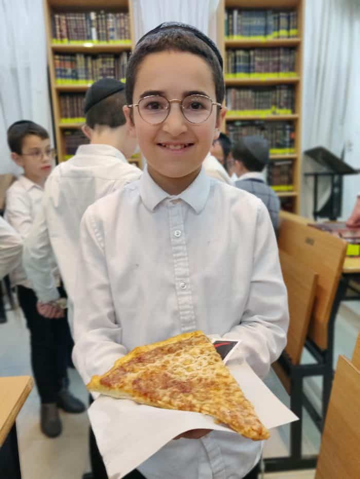Avos uBanim - Pizza
